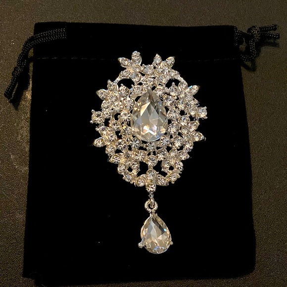 COPY - Rhinestone Silver tone Brooch Pin - Picture 1 of 2